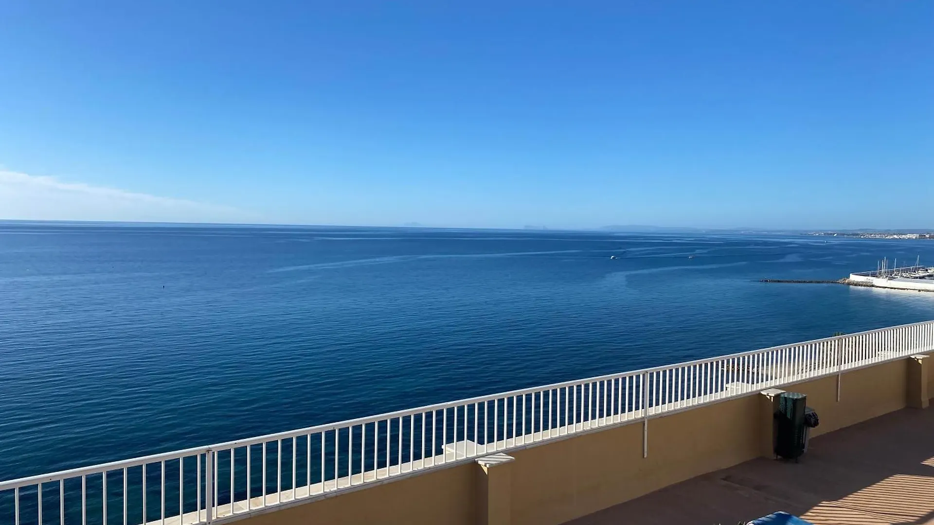 Marbella Beachfront Edificio Mayoral Primera Linea De Playa Y Centro Ciudad Con Barco Opcional Apartment