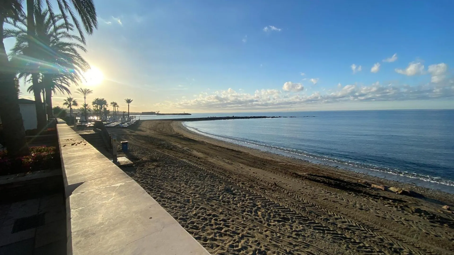 Marbella Beachfront Edificio Mayoral Primera Linea De Playa Y Centro Ciudad Con Barco Opcional 0*,  Spain